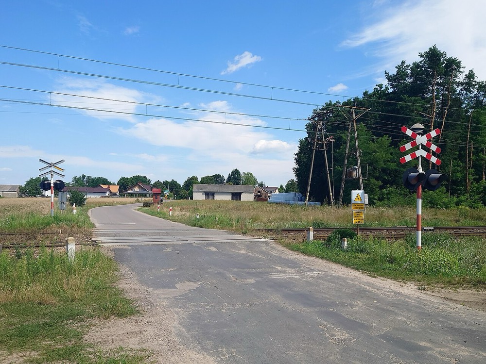 Przejazd kolejowy kategorii C w Jaźwinach z sygnalizacją świetlną bez rogatek
